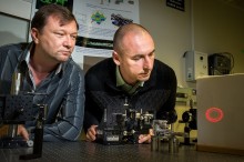 Physicists build reversible tractor beam